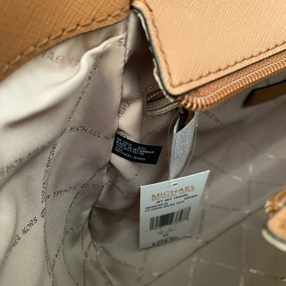 NWT Michael Kors Shoulder Tote & Phone Wallet Set - Picture 10 of 17